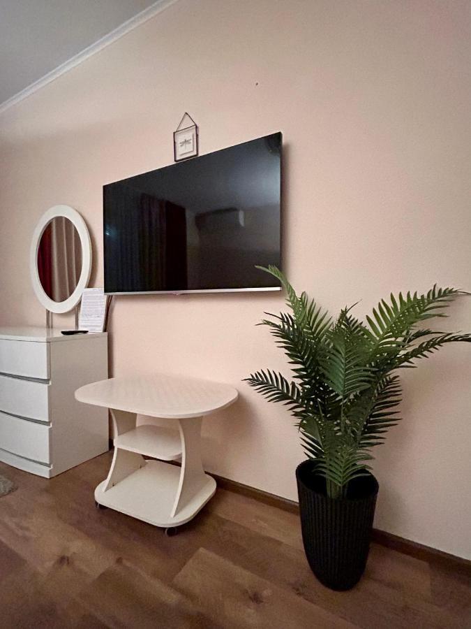 Ferienwohnung 1 Поверх Ж К Паркові Озера Метро Дарниця Kiew Exterior foto