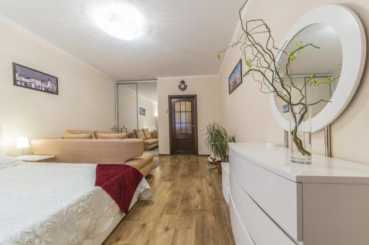 Ferienwohnung 1 Поверх Ж К Паркові Озера Метро Дарниця Kiew Exterior foto