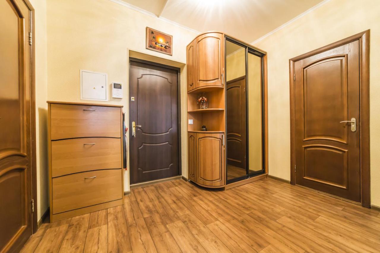 Ferienwohnung 1 Поверх Ж К Паркові Озера Метро Дарниця Kiew Exterior foto