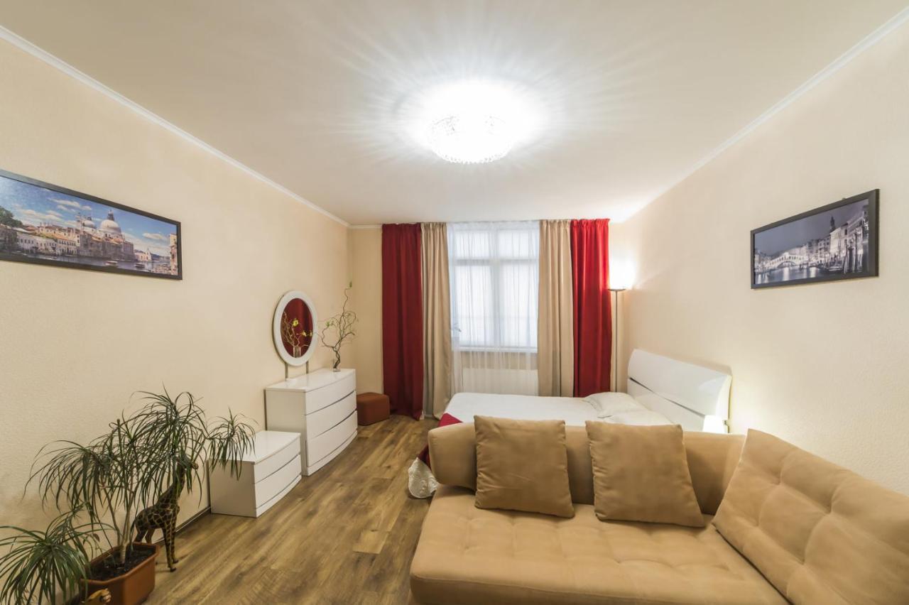 Ferienwohnung 1 Поверх Ж К Паркові Озера Метро Дарниця Kiew Exterior foto