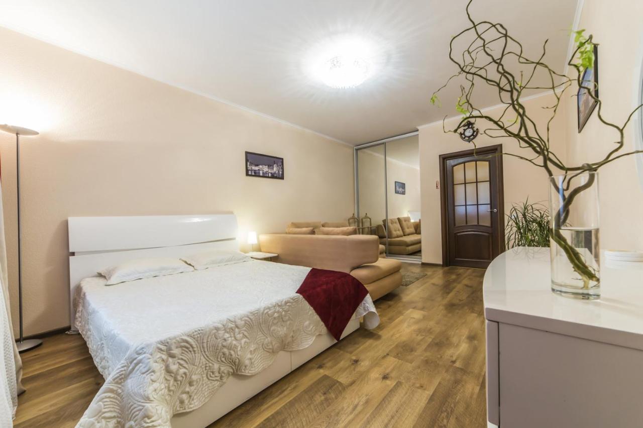 Ferienwohnung 1 Поверх Ж К Паркові Озера Метро Дарниця Kiew Exterior foto