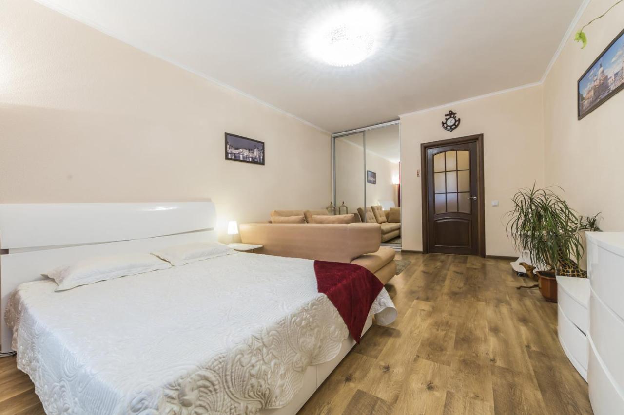 Ferienwohnung 1 Поверх Ж К Паркові Озера Метро Дарниця Kiew Exterior foto