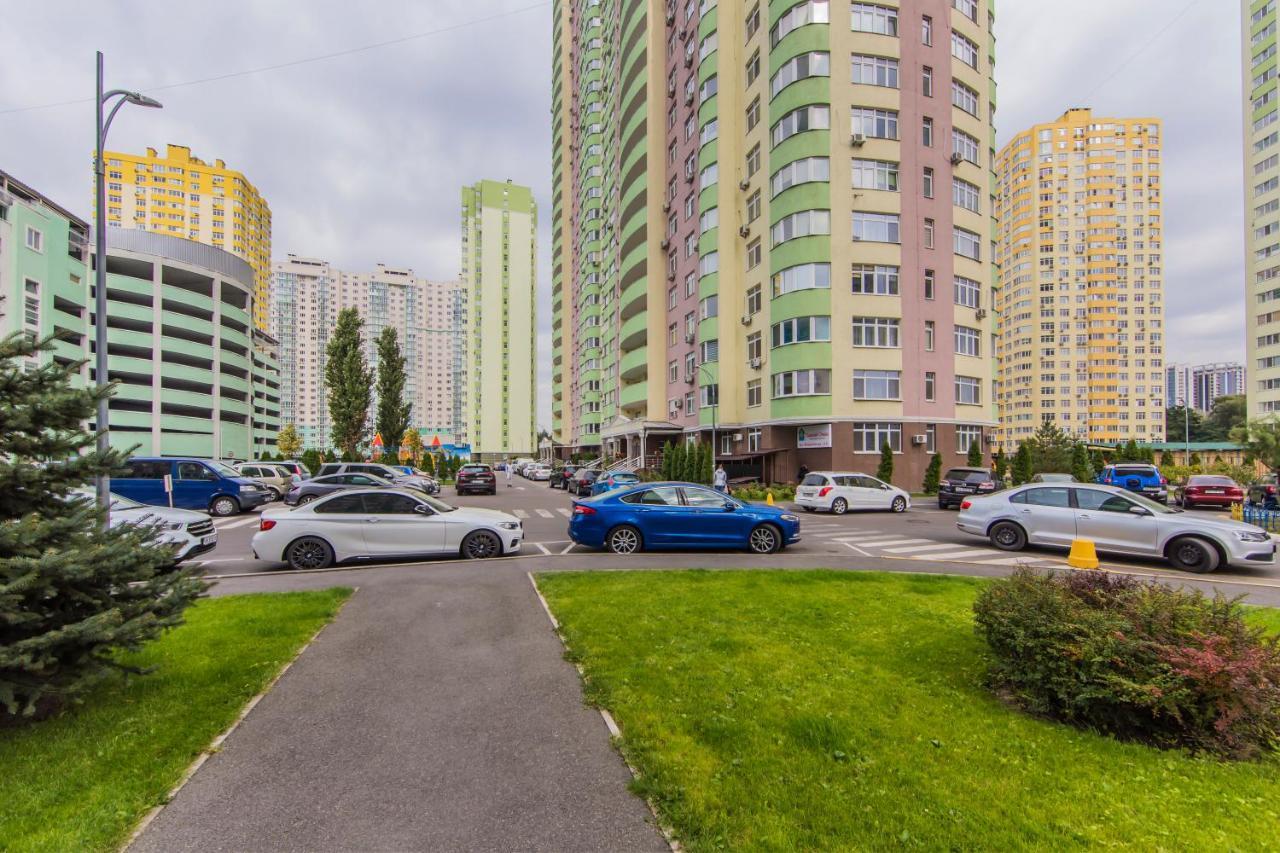 Ferienwohnung 1 Поверх Ж К Паркові Озера Метро Дарниця Kiew Exterior foto